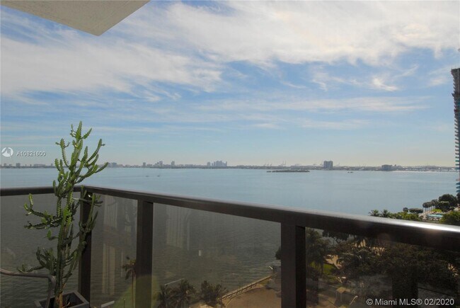 Building Photo - 600 NE 36th St