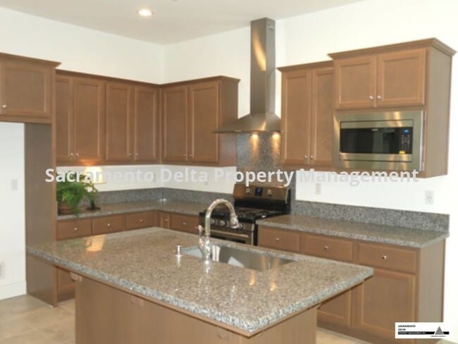 Building Photo - Beautiful Home in McKinley Village