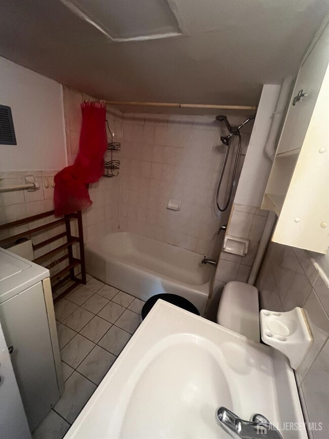 Building Photo - 31 Duclos Ln