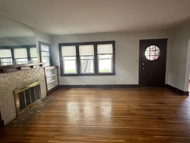 Foto del edificio - All-Brick 2-Bedroom Home with Loft Near MSU!