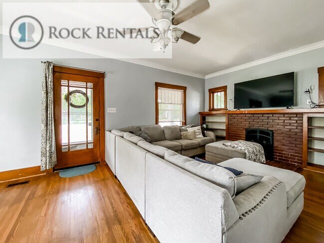 Foto del edificio - 4 Bed 2.5 Bath House in Convenient Location