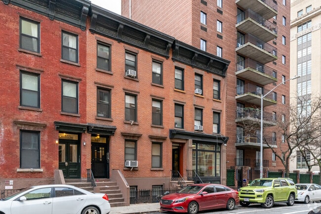 Building Photo - 364-366 W 30th St