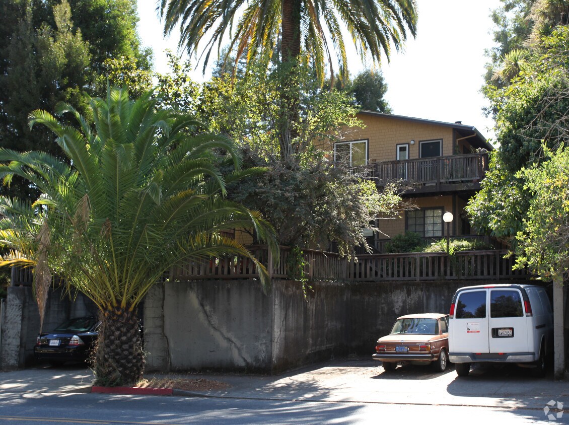 Primary Photo - 1107 Sir Francis Drake Blvd