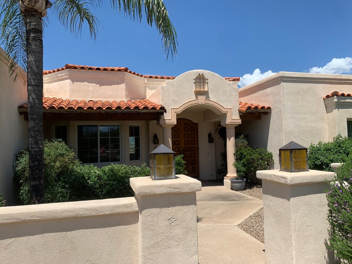 Catalina Foothills 4 bedroom 4 bath Home located in prestigious Canyon Ridge. 270-degree VIEWS! - 4667 N Rocky Crest Plz (Tucson, AZ)