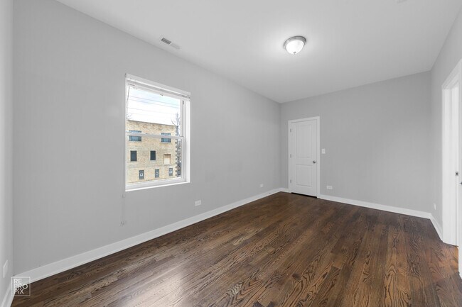Building Photo - 2431 W 24th St