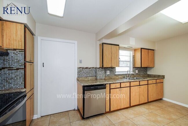 Foto del edificio - Available Now!