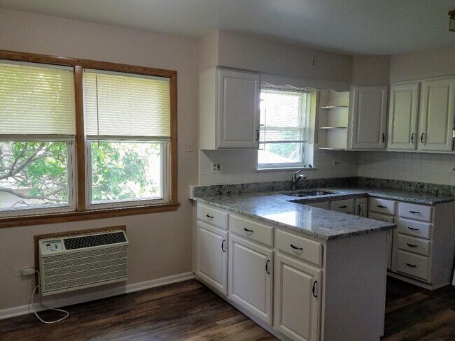 Foto del edificio - 5860 W Gunnison St