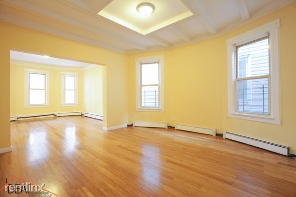 Building Photo - 680 E 21st St