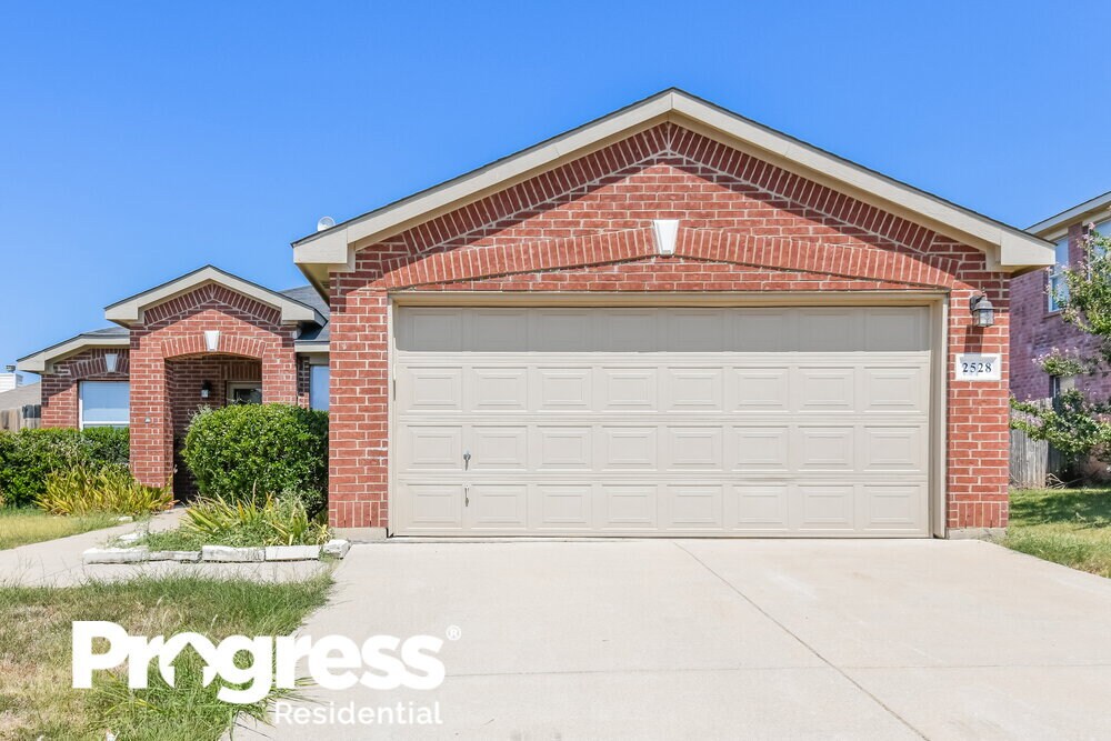 2528 Buffalo Run, Burleson, TX 76028 House for Rent in Burleson, TX