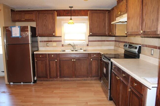 Building Photo - 6516 Pat Helen Dr