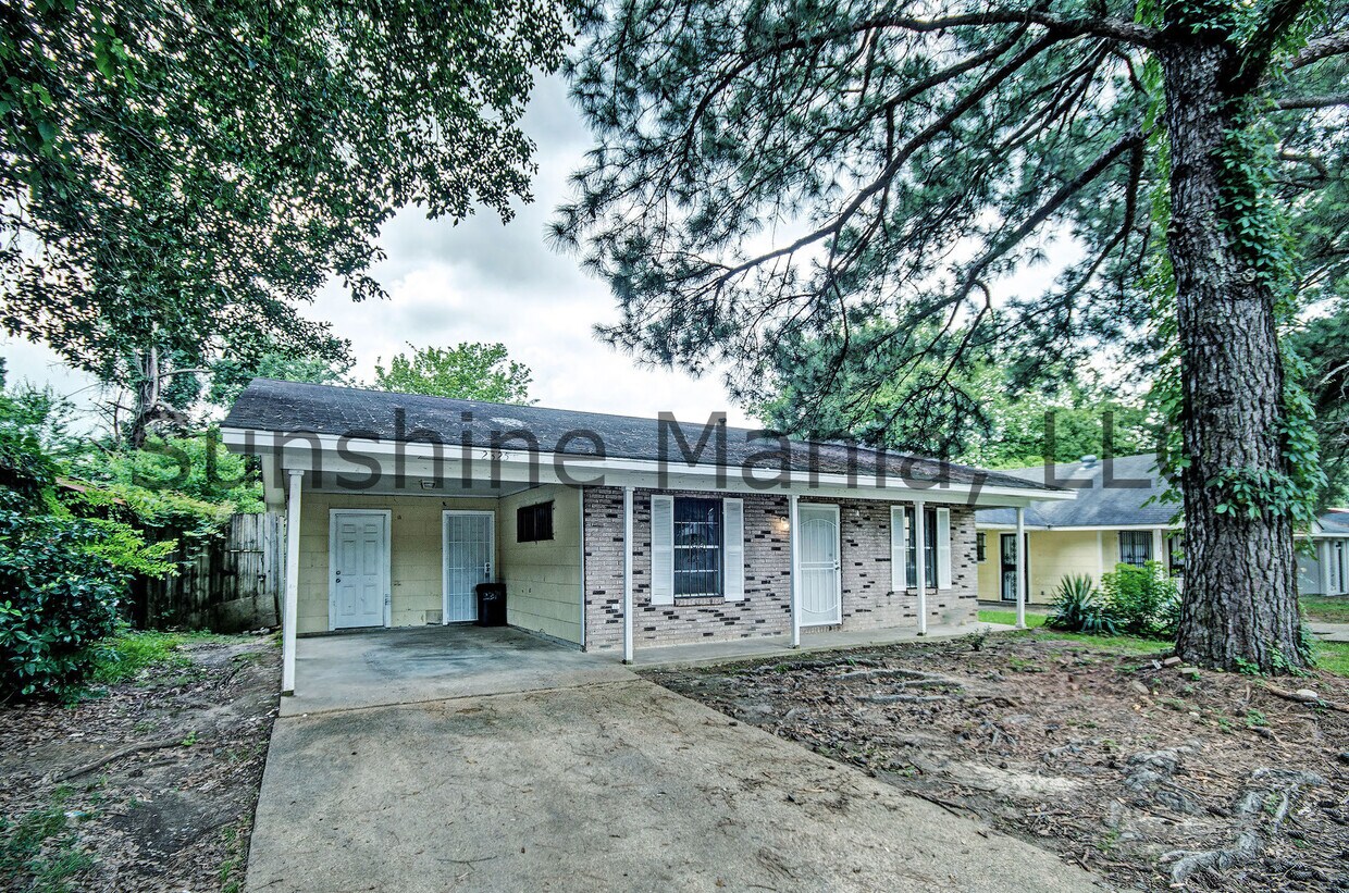 Foto principal - 2325 Lake Glen Dr
