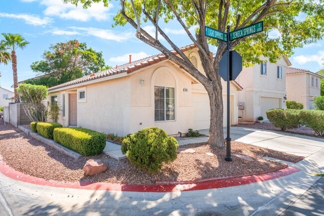 Foto del edificio - Timeless Single-Story in Gated Community!