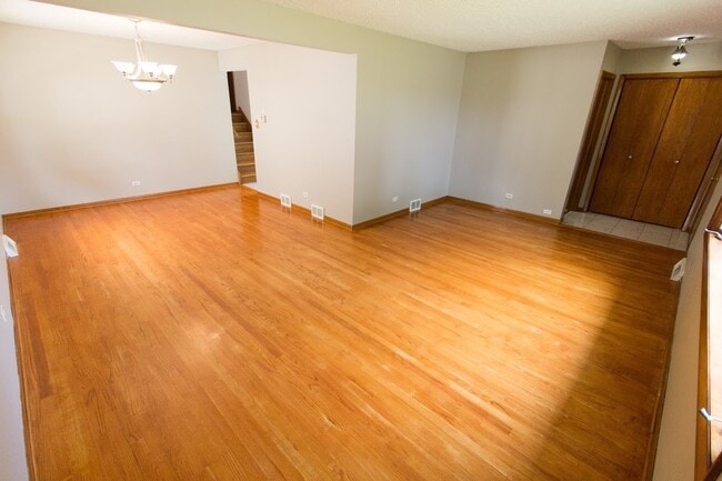 Building Photo - 651 N Kenilworth Ave