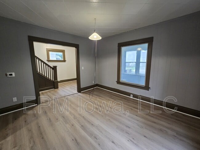 Building Photo - 419 Bratnober St