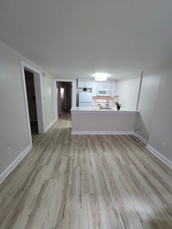 Building Photo - 271 Hudson Ave