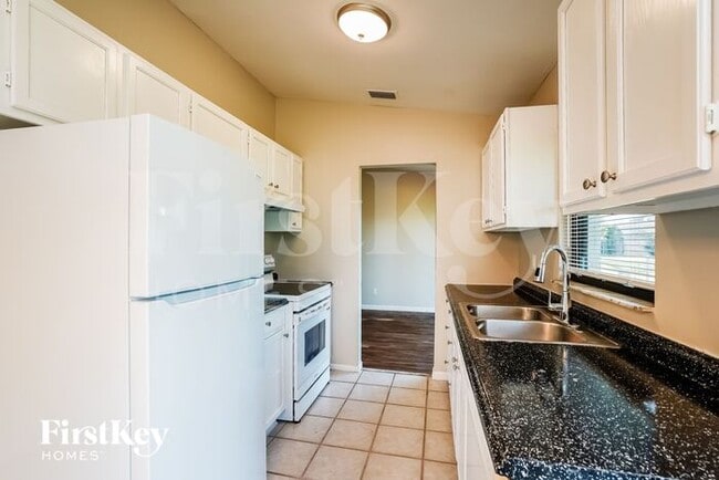 Building Photo - 1032 Ridgeway Dr