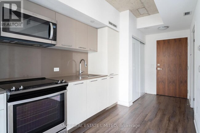 Building Photo - 15 Baseball Pl