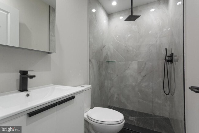 Foto del edificio - 3849 Fairmount Ave