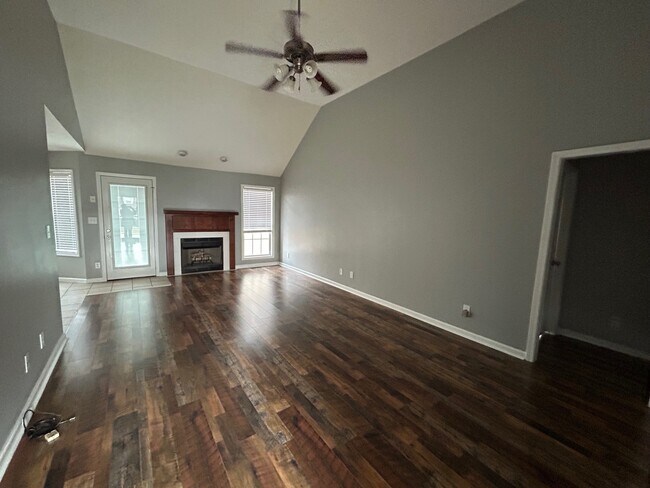 Building Photo - 3930 Stella Dr