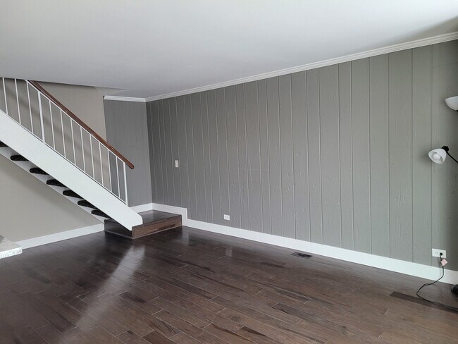 Foto del edificio - 362 Farmingdale Cir