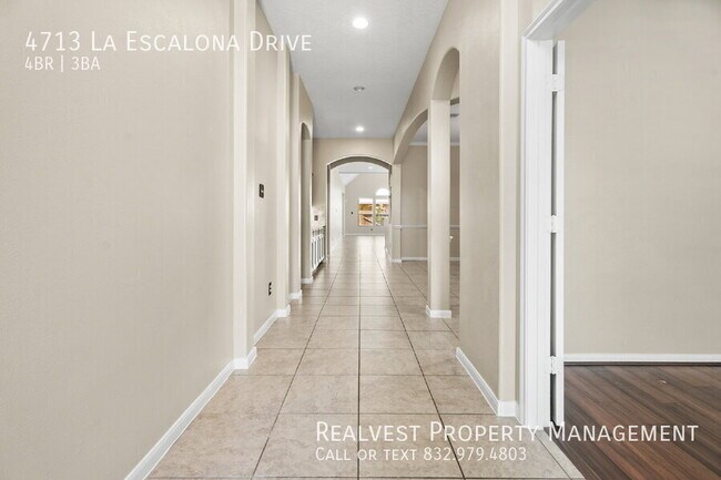 Foto del edificio - 4713 La Escalona Dr