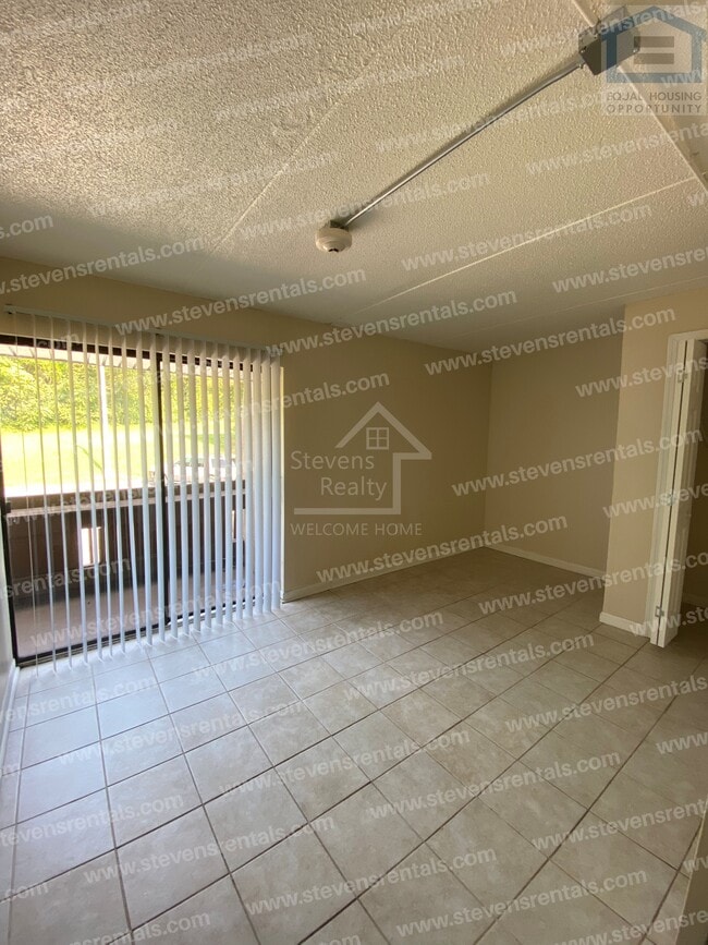 Building Photo - 915 S Seminole Dr
