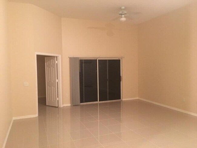 Building Photo - 260 Crestwood Cir