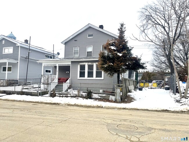 Building Photo - 128 Franklin St