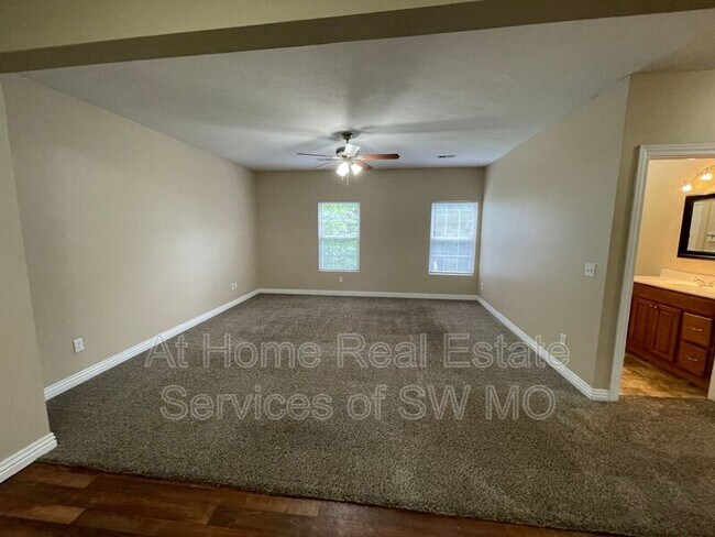 Building Photo - 625 S Main Ave