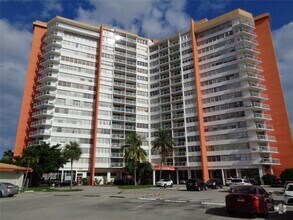 Building Photo - 1301 NE Miami Gardens Dr