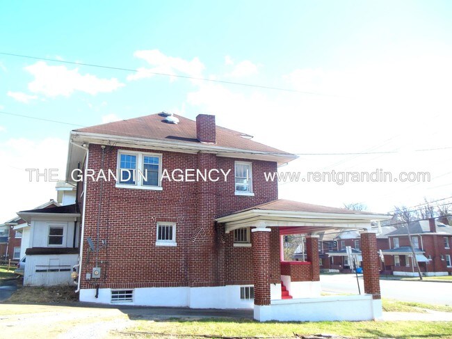 Building Photo - 2131 Melrose Ave NW