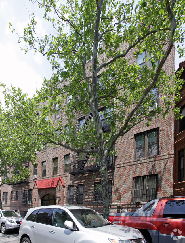 Building Photo - 325 1st St