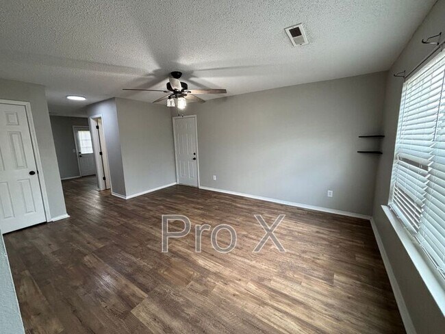Foto del edificio - 3301 SW Victoria Pl