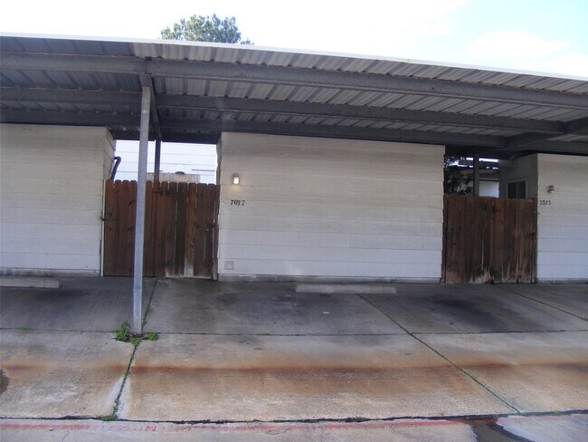 Foto del edificio - 7037 Chasewood Dr