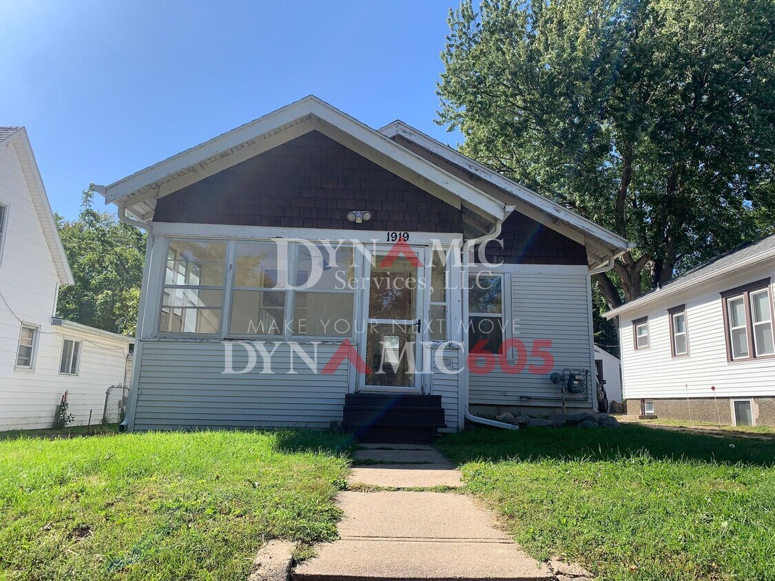 Foto principal - 4BD/2BA House with Double Garage by August...