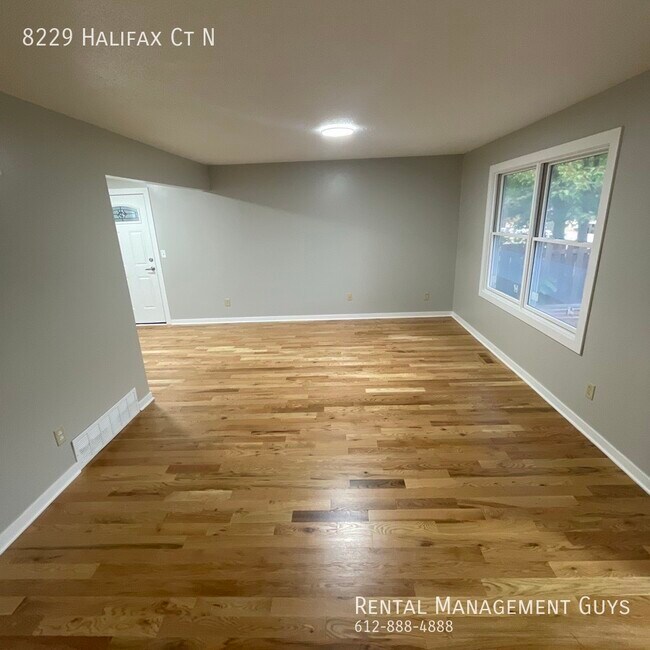 Foto del edificio - Awesome 5 Bedroom Available Immediately! A...