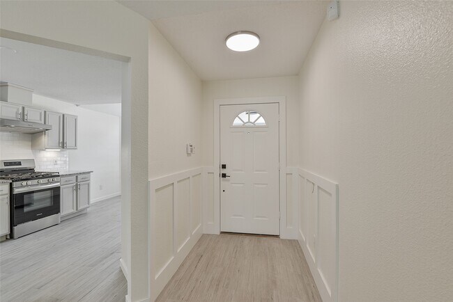 Building Photo - 2306 Sherwood Hollow Ln