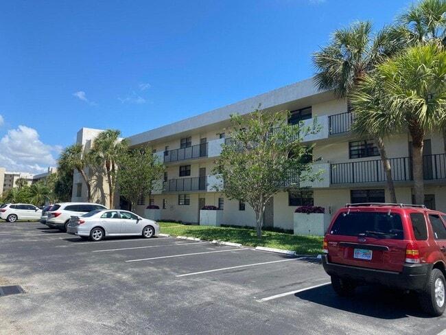 Foto del edificio - 2420 Deer Creek Country Club Blvd