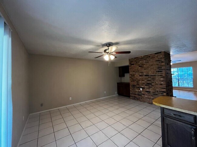Foto del edificio - 2715 Kingfisher Dr