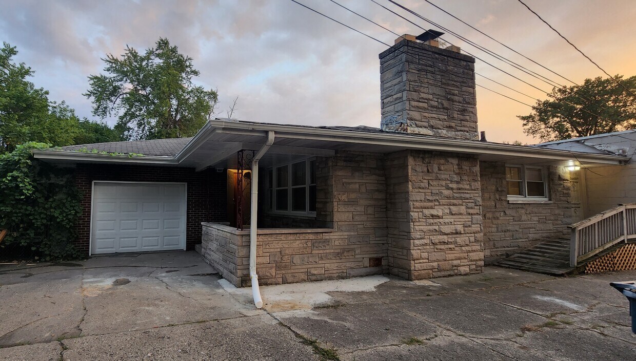 Foto principal - 4859 Georgia St