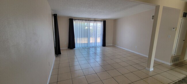 Foto del edificio - 3Bed/2Bath House w/1-Car Garage, Great Yar...