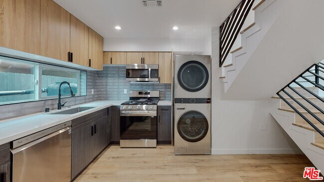 Foto del edificio - 16010 Cantlay St