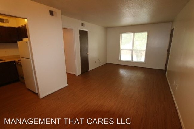 Building Photo - 3953-3953 Macon Rd
