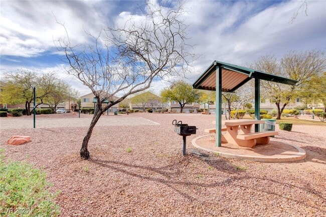 Foto del edificio - 6733 Lookout Lodge Ln