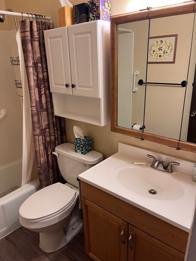 Foto del edificio - 2600 Parklake Ct
