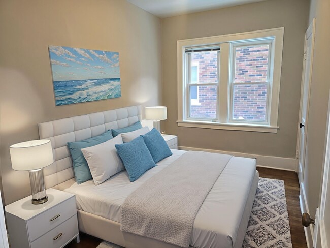 Building Photo - 1026 Lakepointe St