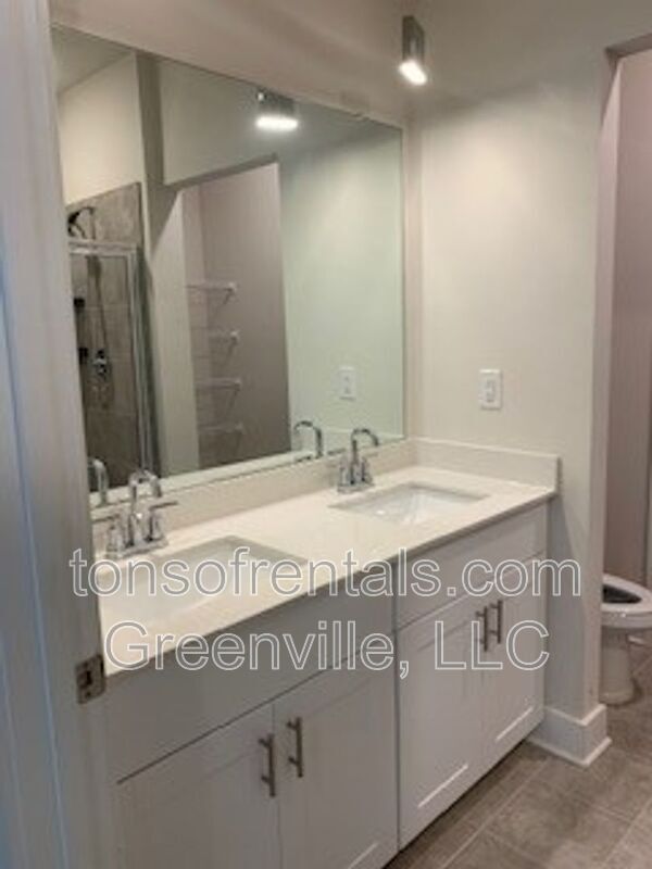 Building Photo - 34 Galley Ln