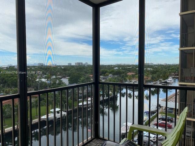 Foto del edificio - 2500 NE 135th St