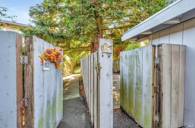 Foto del edificio - 505 Pineo Ave