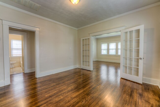 Building Photo - Newer renovation with master bath!